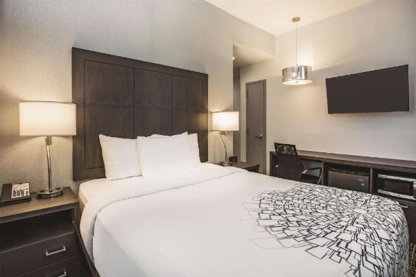 La Quinta Inn & Suites by Wyndham Baltimore Downtown image 23