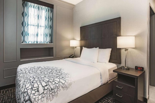 La Quinta Inn & Suites by Wyndham Baltimore Downtown image 28