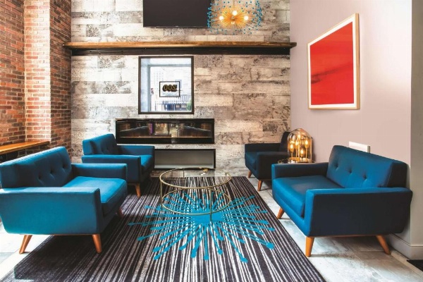 La Quinta Inn & Suites by Wyndham Baltimore Downtown image 29