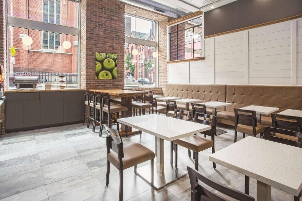 La Quinta Inn & Suites by Wyndham Baltimore Downtown image 5